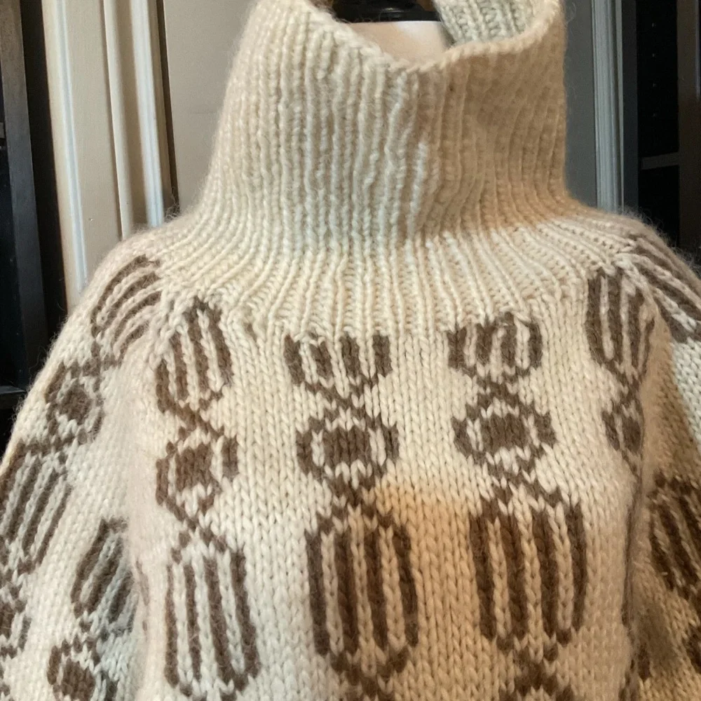 “HAND KNIT” Vintage Beige and Brown Patterned 100% Wool Sweater. - Picture 7 of 12